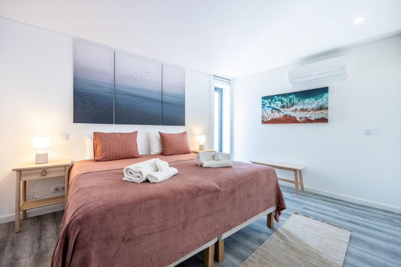 Frontline Seaview Apartment Budens Esterno foto