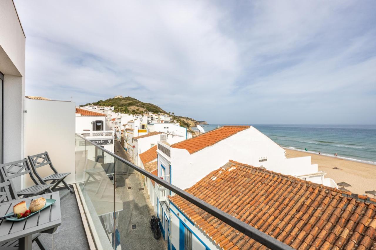 Frontline Seaview Apartment Budens Esterno foto