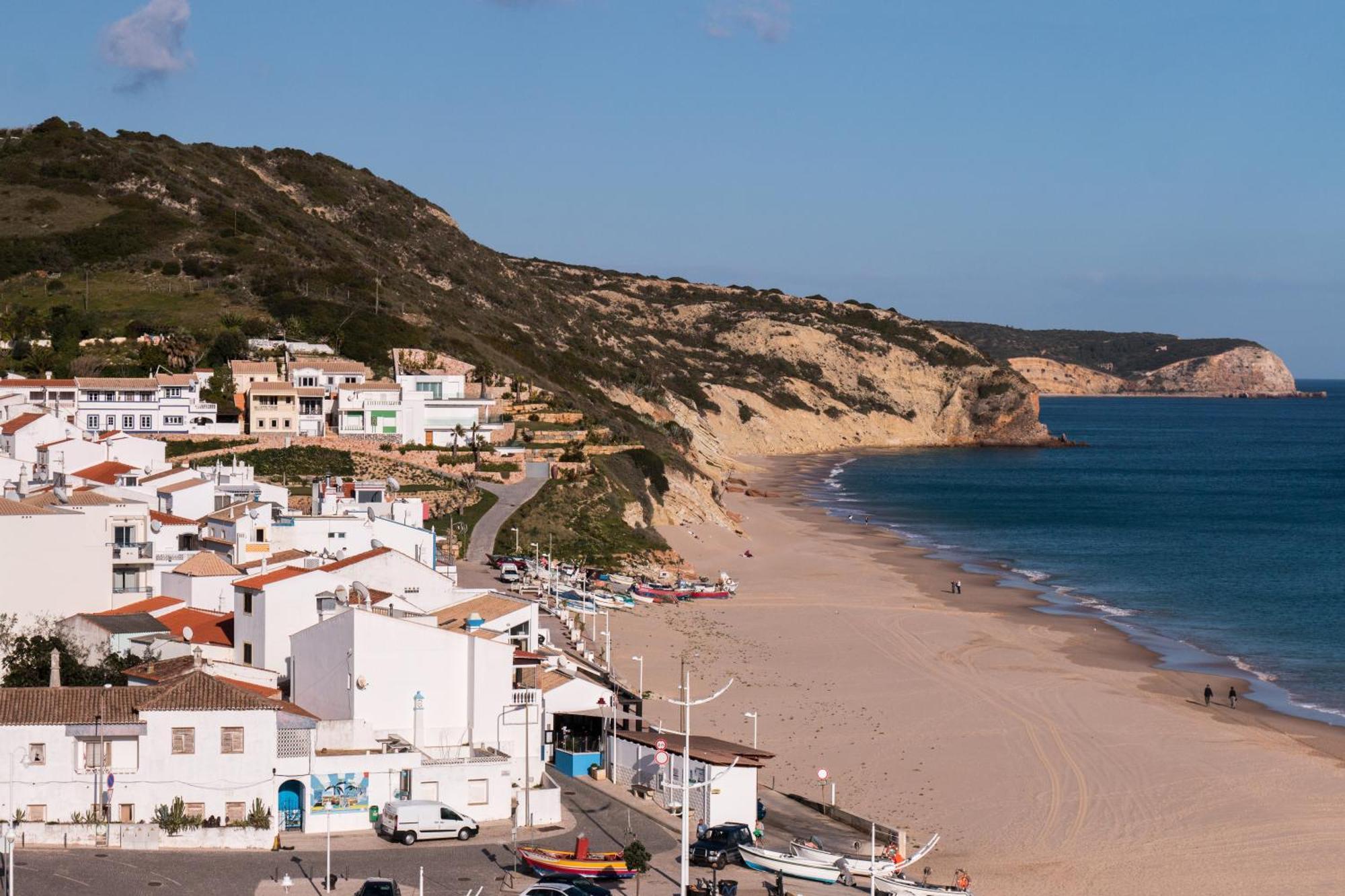 Frontline Seaview Apartment Budens Esterno foto